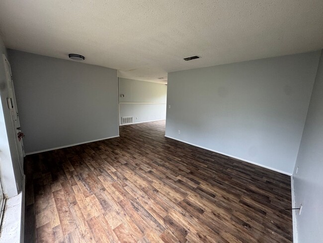 Building Photo - 6105 Cherry Hill Rd