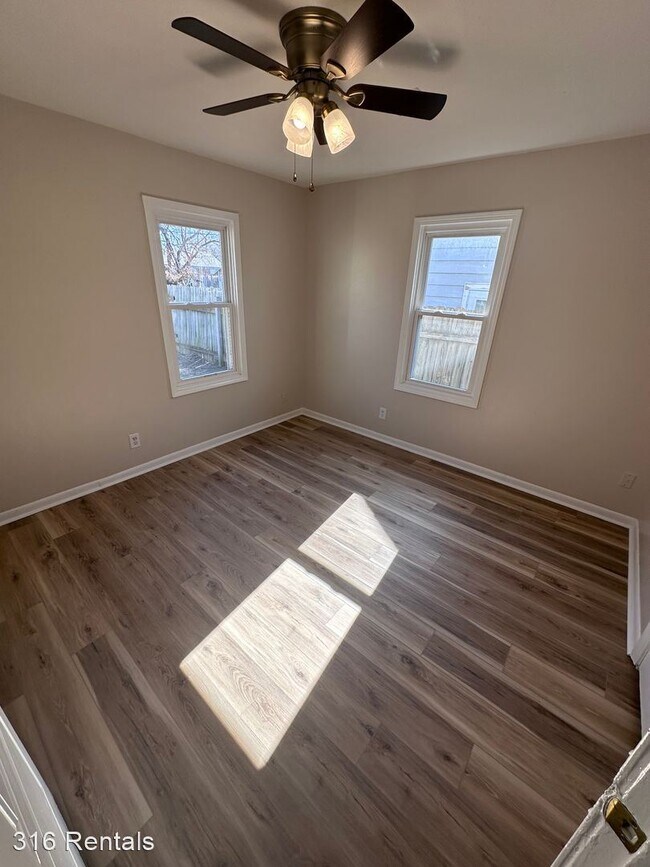 Building Photo - 3 br, 1 bath House - 806 S Beverly Dr