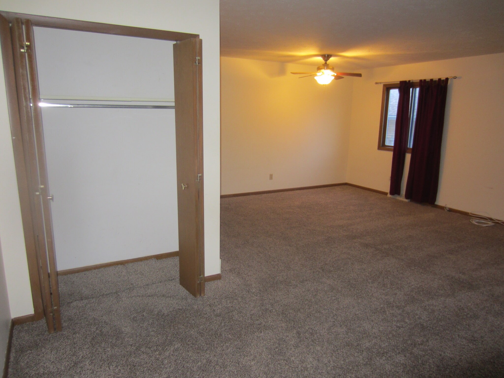 Building Photo - 2436 Grovewood Ave