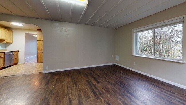 Building Photo - Large Bremerton Duplex Unit Available for ...