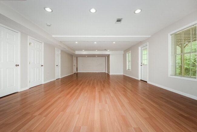 Building Photo - 754 Patriot's Point St