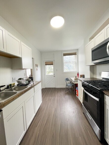 Building Photo - 1526 Fernleaf St