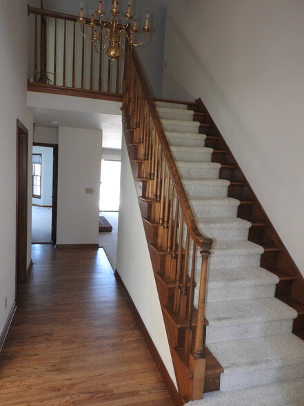 Entryway - 1720 W Bradford Dr