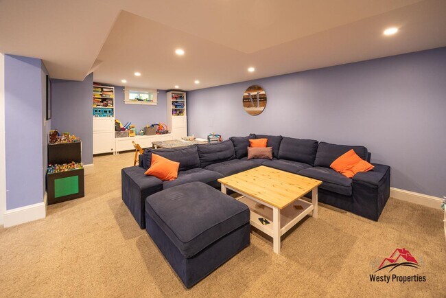 Building Photo - 3637 NE Alameda St