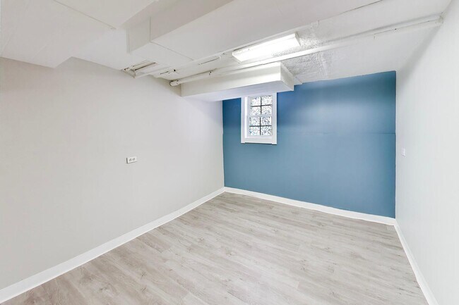 Building Photo - 2206 N Kostner Ave