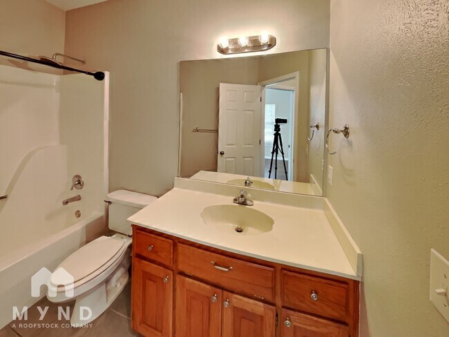 Building Photo - 214 Blake Dr