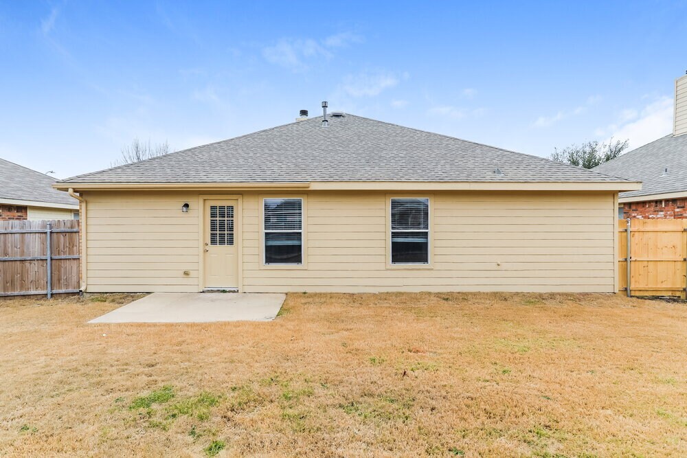 Building Photo - 1240 Round Pen Run