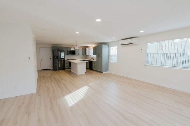 Building Photo - 91-1031 Panapanapuhi Street