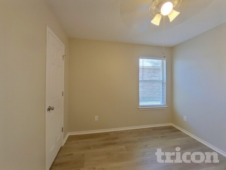 Building Photo - 10100 Chapel Oak Trail