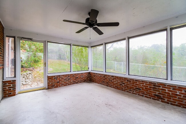 Building Photo - 424 Hermay Dr