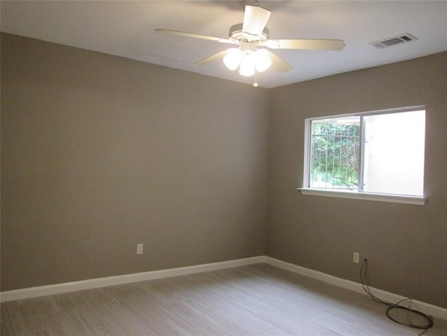 Building Photo - 10303 Westedge Dr