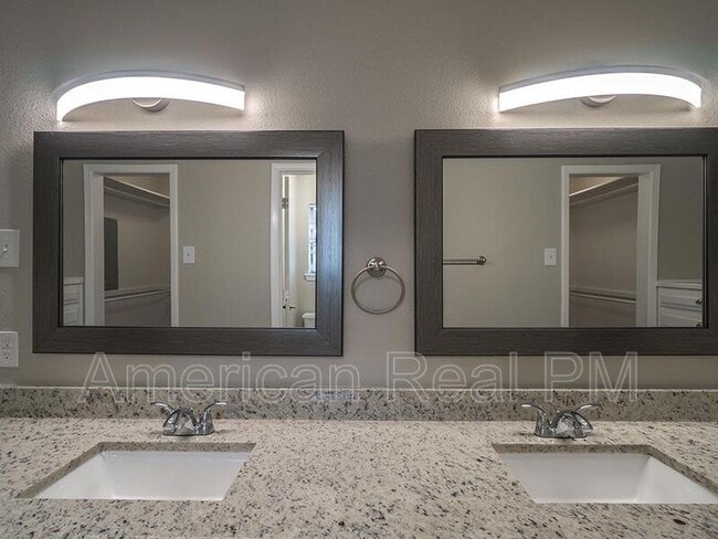 Building Photo - 3852 Westminster Dr