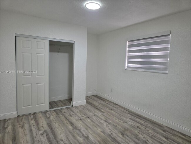 Building Photo - 1191 W 53rd Terrace