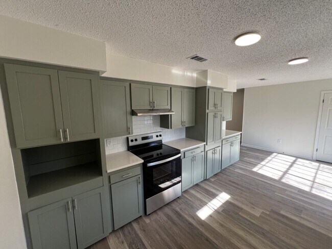 Building Photo - Newly renovated Single-Family Home in Shenandoah Estates Subdivision!