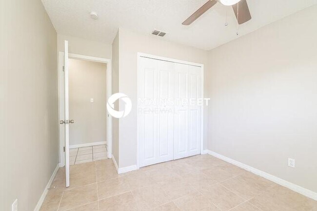 Building Photo - 3 Bedroom Pet-Friendly Home in ORLANDO, FL with Main Street Renewal