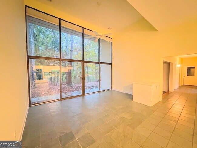 Building Photo - 2939 Rivercrest Dr