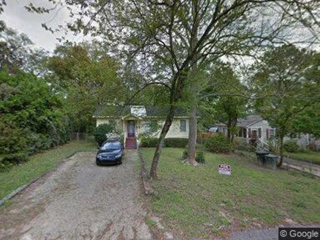 Building Photo - Adorable 3bdrm 1 bath bungalow in central ...