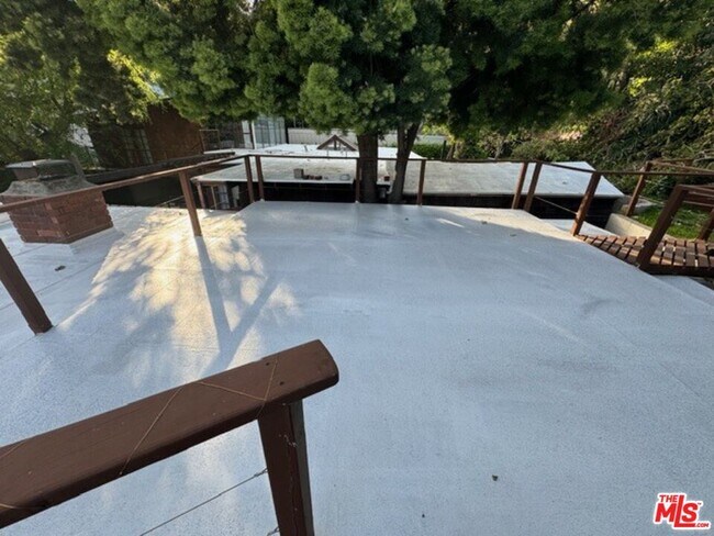 Building Photo - 1636 N Beverly Glen Blvd