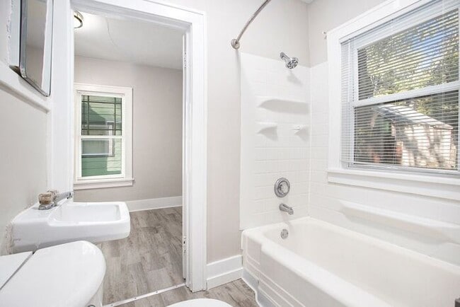 Building Photo - $1395- 2 Bedroom home, Renovated - Ask about our security deposit alternative!