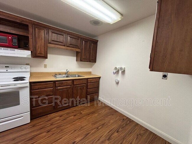 Building Photo - 145 E 500 S