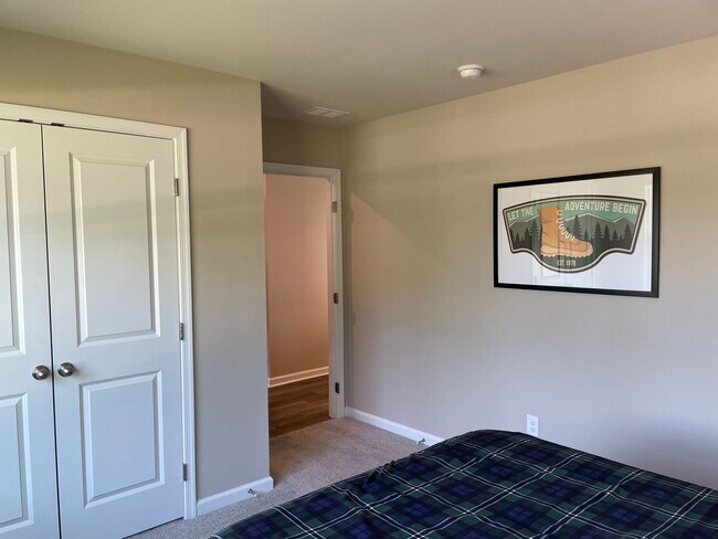 Building Photo - 3 Bedroom 2 Bathroom at Sharron Creek-Pet ...
