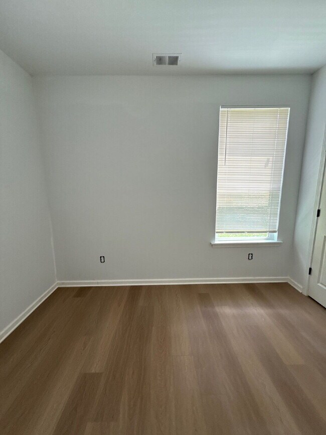 Building Photo - Fully Renovated Spacious 3BR in South Memphis – Section 8 Welcome