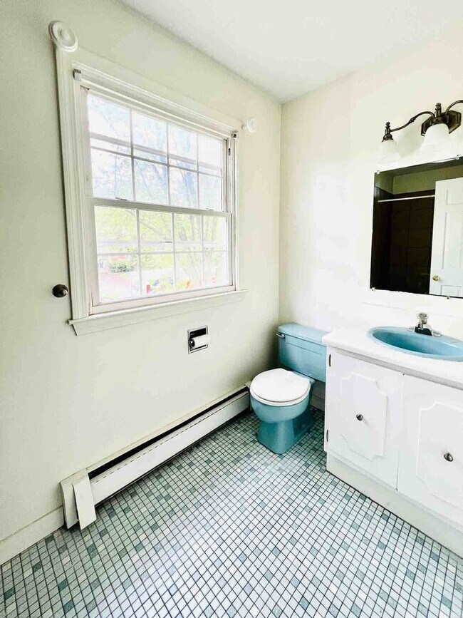 Building Photo - 6-Bedroom, 2-Bath Single-Family Home – Pri...