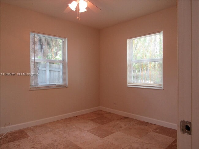 Building Photo - 440 NW 15th Ave