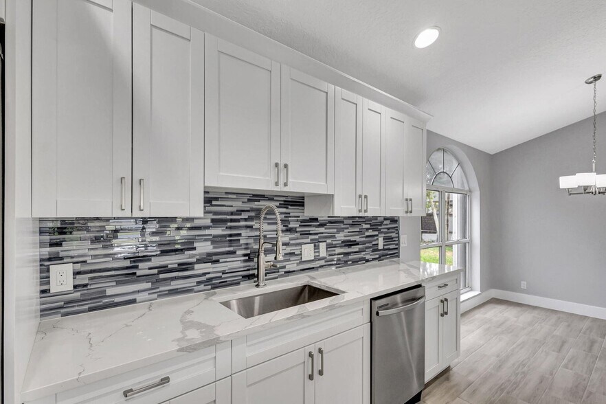 Building Photo - 843 Azalea Dr