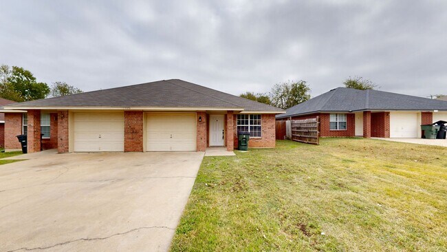 Building Photo - FREE JANUARY RENT!!!!! PRICE IMPROVEMENT $1,250!!!