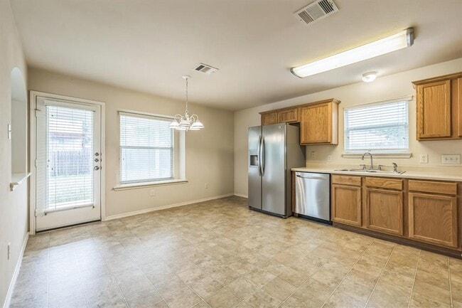 Building Photo - 904 Sally Lunn Way