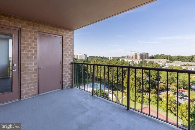 Building Photo - 10101 Grosvenor Pl