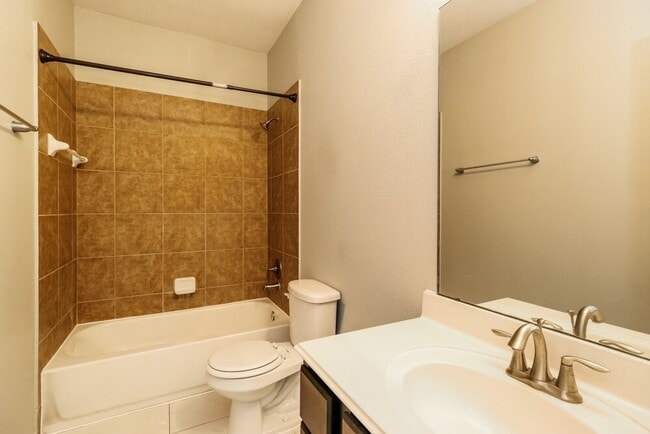 Building Photo - 5107 Light Bluff Ct