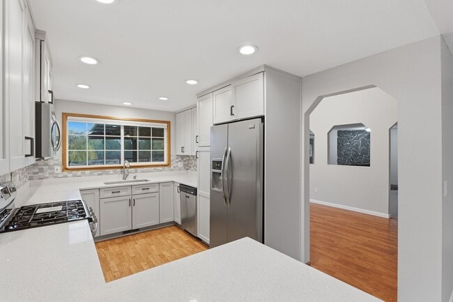 Building Photo - Greenway Park Neighborhood