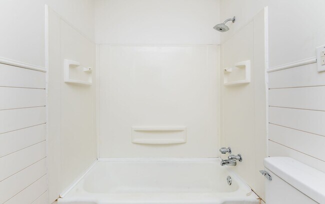 Building Photo - 4BR/2Ba house- Ready for new occupant!