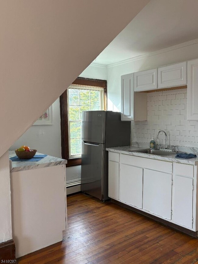 Building Photo - 1 Club St