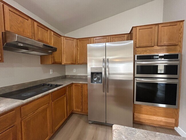Building Photo - 434 E Chicory Pl
