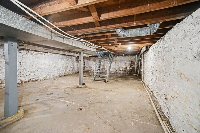 Building Photo - 5114 Brooklyn Ave