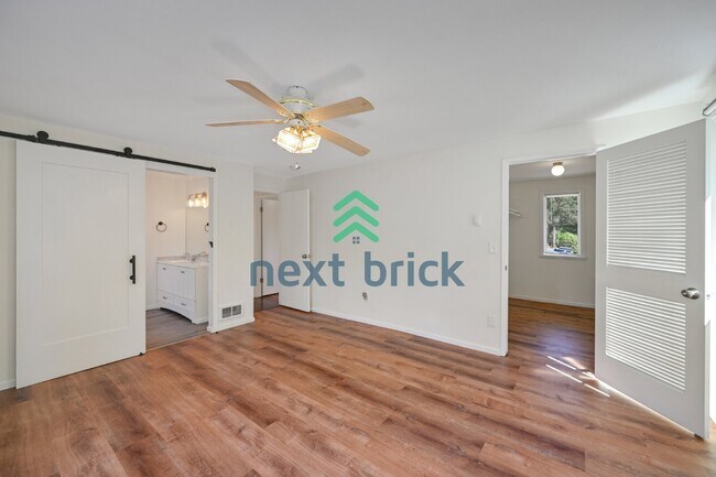 Building Photo - "Spacious 4-Bedroom Haven with 2.5 Baths in Everett – 2,424 Sq Ft of Comfort!"