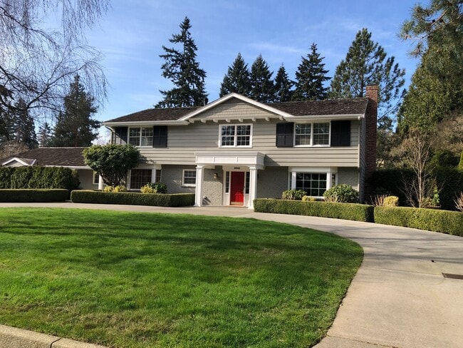 Building Photo - Elegant and Luxury home in Medina, 5 bedro...