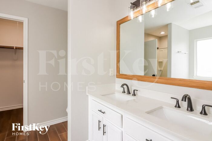 Building Photo - 18215 Barkers Crest Dr