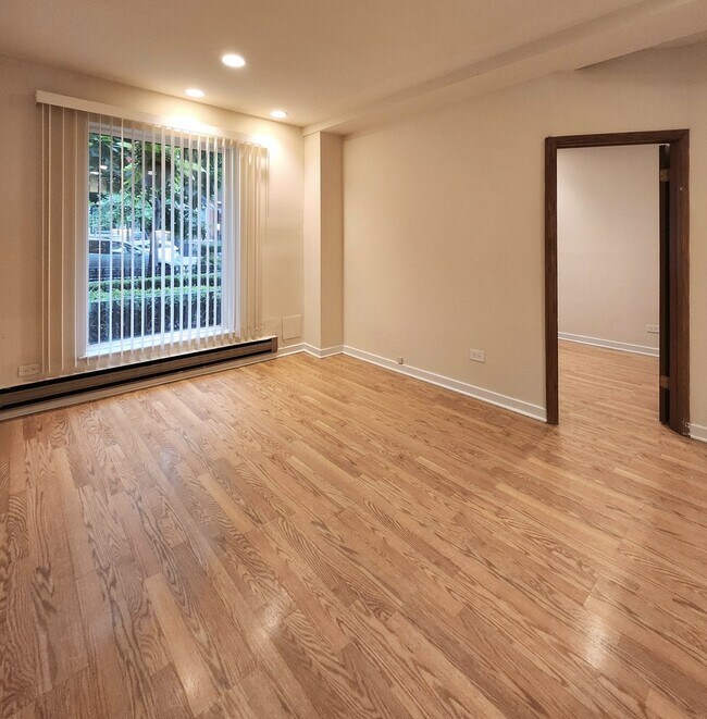 Building Photo - 1504 N Dearborn Pkwy