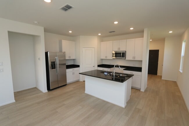 Building Photo - 2722 Forest Retreat Ln