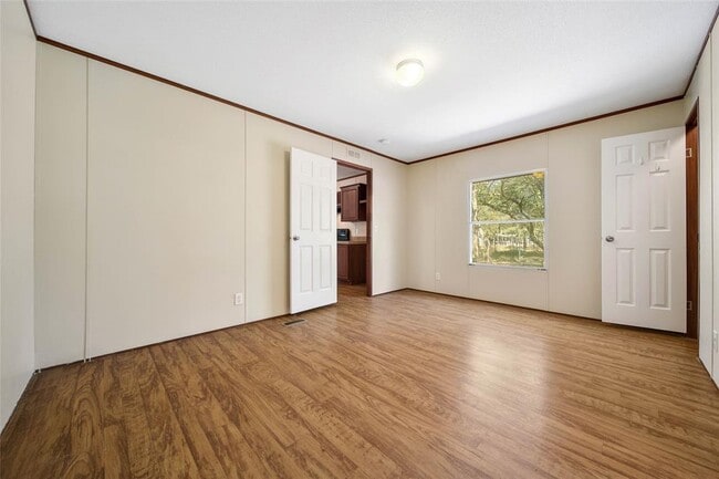 Building Photo - 204 Morris Ln