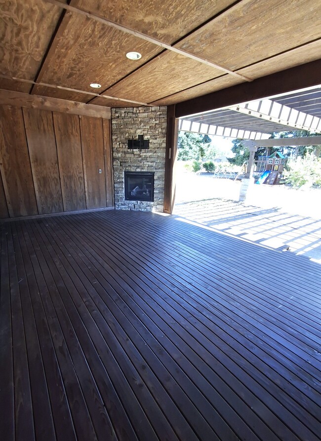 Building Photo - 4946 Skylark St NE