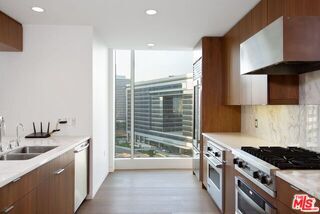 Building Photo - 1 W Century Dr