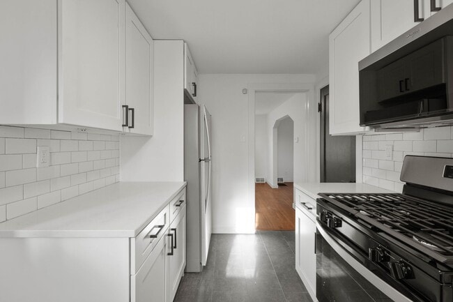 Building Photo - Move in TODAY! Check out this beautifully RENOVATED 3 bedroom in CHURCHILL!