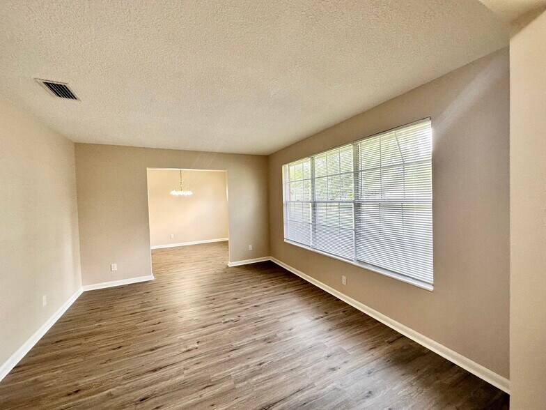 Building Photo - 261 Dillon Dr