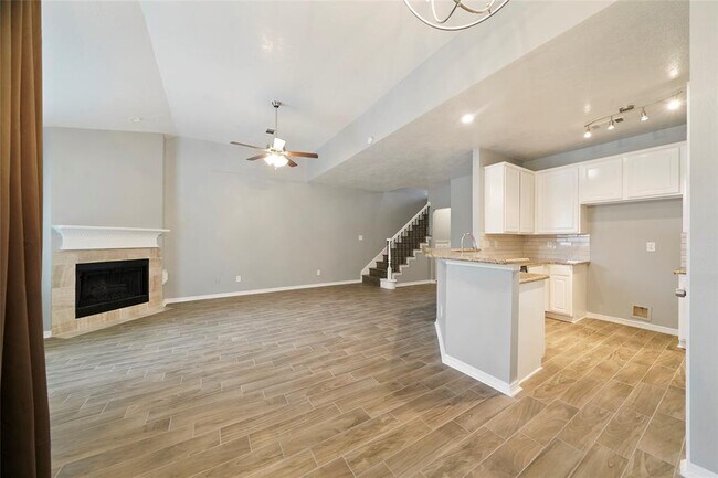 Building Photo - 10815 Norchester Village Dr