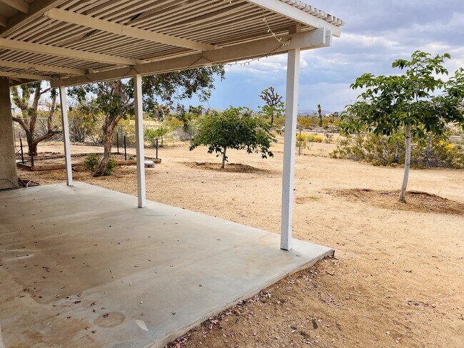 Building Photo - Charming 3-Bedroom with 2 Full Baths on th...